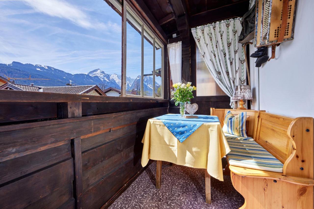 Gaestehaus Angela Garmisch-Partenkirchen Ngoại thất bức ảnh