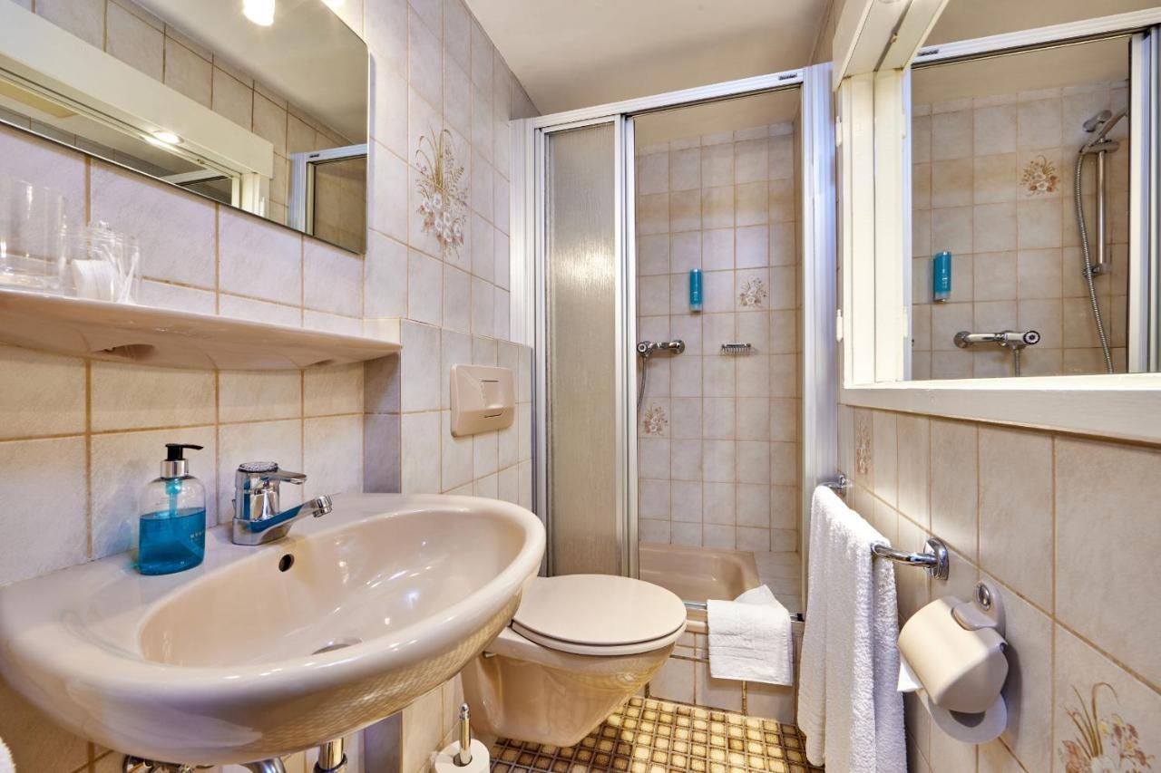 Gaestehaus Angela Garmisch-Partenkirchen Ngoại thất bức ảnh