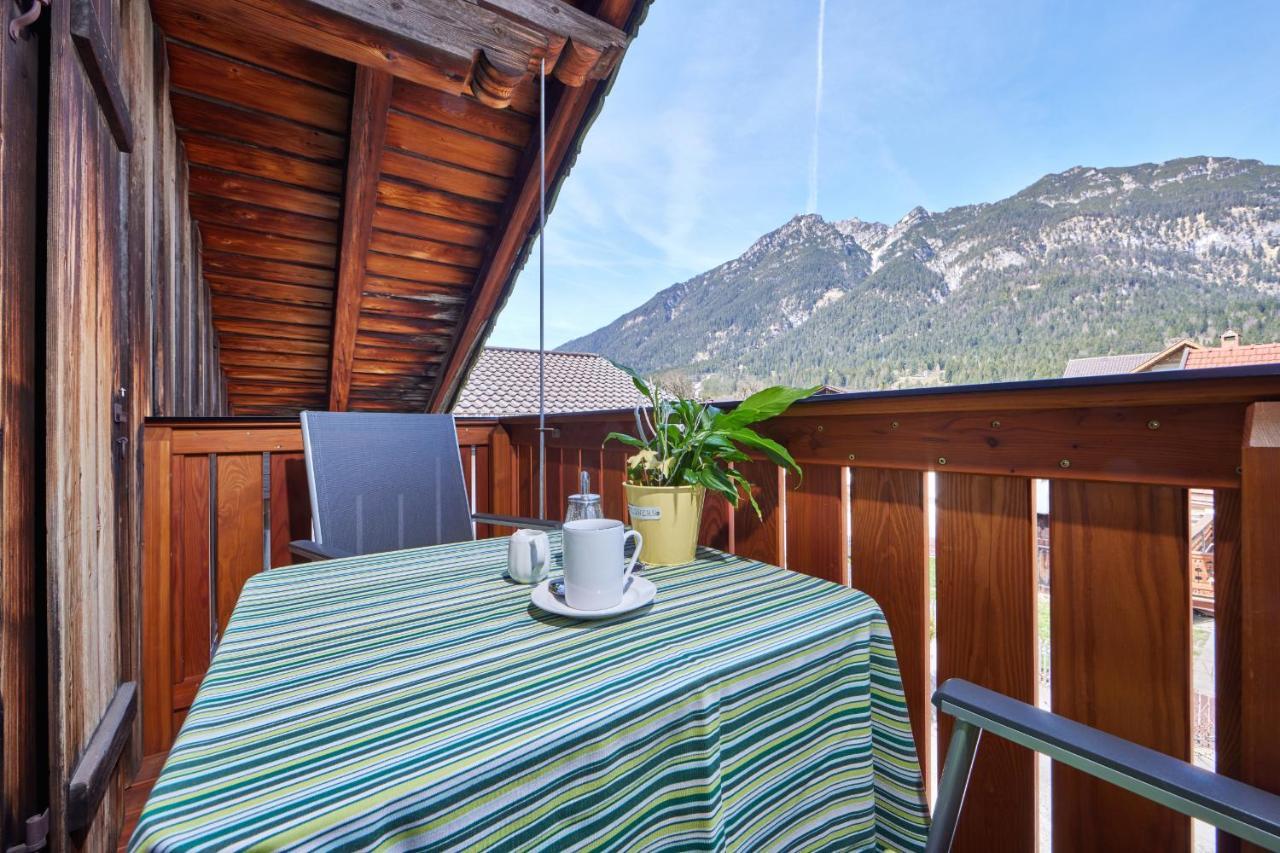 Gaestehaus Angela Garmisch-Partenkirchen Ngoại thất bức ảnh